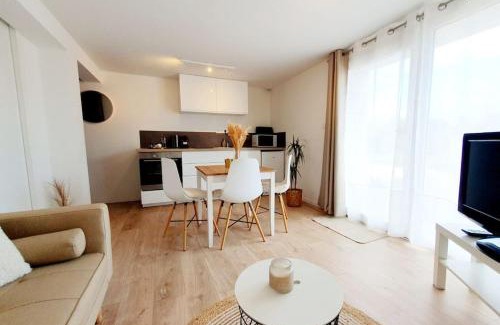 Bruz Apartment | Child-Friendly Retreat at Le Doré Rose by Madame Conciergerie