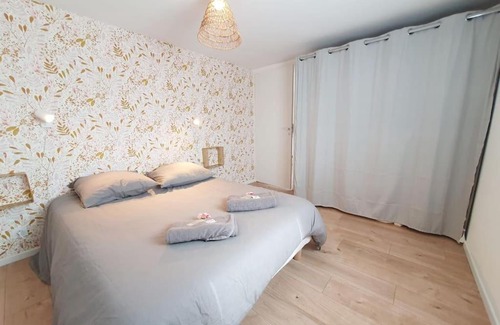 Bruz Apartment | Child-Friendly Retreat at Le Doré Rose by Madame Conciergerie