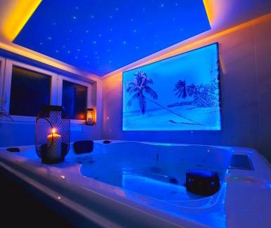 Chateauroux House | Relaxing Le doux refuge: Private Spa & Peaceful Retreat