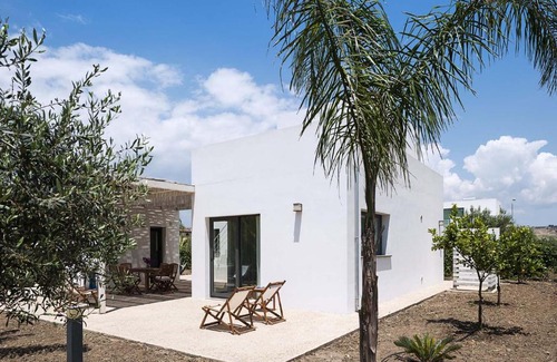 Contrada Fiori Sud Villa | Relax at Le Dune - Cicas: Ocean View & Pet Friendly