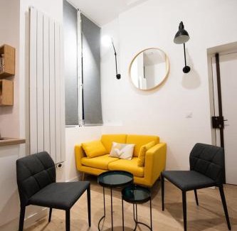 Griffon - Royale Apartment | Cozy Stay at Le duplex d'André with Breakfast Included