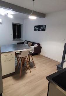 Meximieux Apartment | Cozy Le Duplex: Family-Friendly Accommodation Awaits