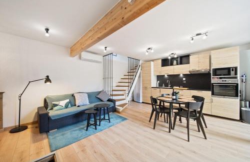 Savigny-les-Beaune House | Oceanfront Retreat: LE DUPLEX with Family-Friendly Perks