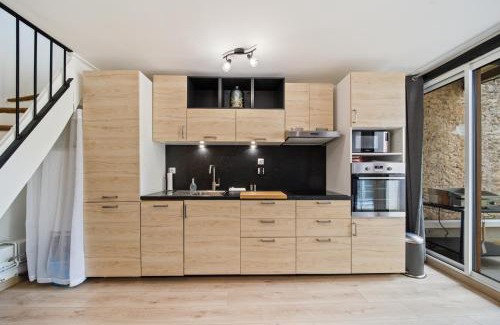 Savigny-les-Beaune House | Oceanfront Retreat: LE DUPLEX with Family-Friendly Perks