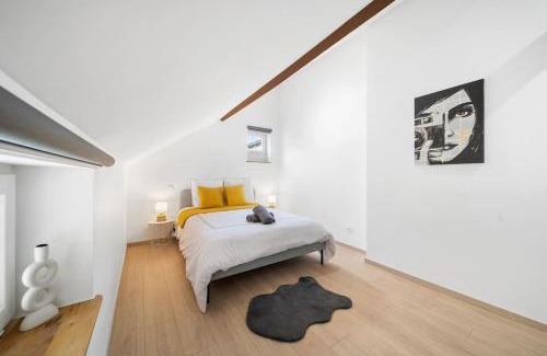 Chalon-sur-Saone Apartment | Discover Le Duplex Moutarde: Family & Pet Friendly Stay