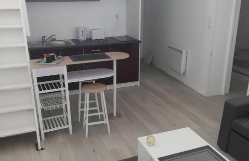 Fleury-sur-Orne Bed & Breakfast | Inviting Duplex for Your Next Getaway