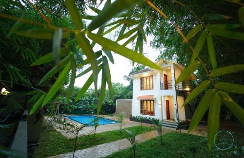 Sulthan Bathery Resort | Inviting Le Eden Resort: Family-Friendly with Pool & Dining