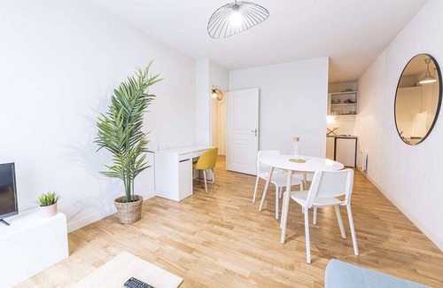 Laval Apartment | Convenient Le Emile Apartment Near the Train Station