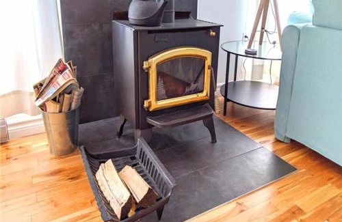 Notre-Dame-Auxiliatrice-de-Buckland Ski Chalet | Relaxing Spa Retreat at Le Féérique Chalet - Rated 9.2/10
