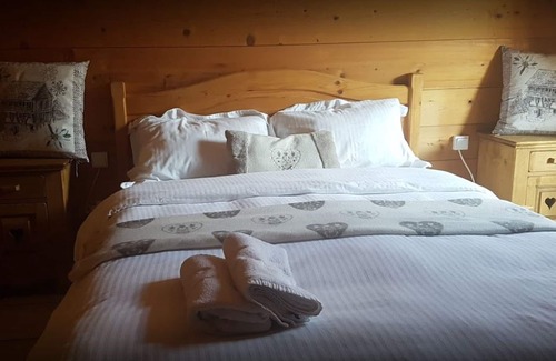 La Chapelle-d'Abondance House | Discover Family-Friendly Comfort at Le Féto Hotel