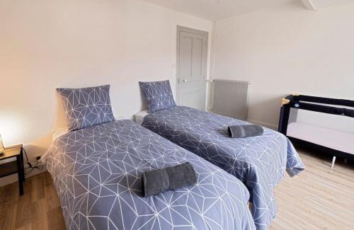 Montlucon Apartment | Family-Friendly Getaway Near City Center - Le Familial