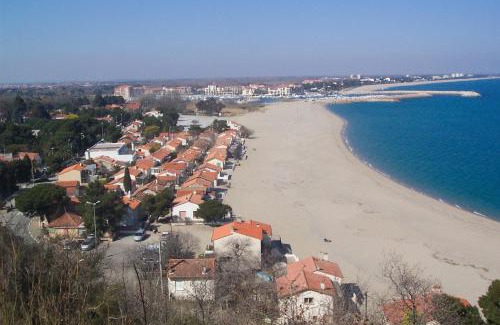 Plage d'Argeles Hotel | Discover Le Fanal: Beachfront Bliss with Pool Access