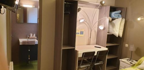 Figeac Hotel | Family-Friendly Le Faubourg: Guest Rated 8/10 for Comfort