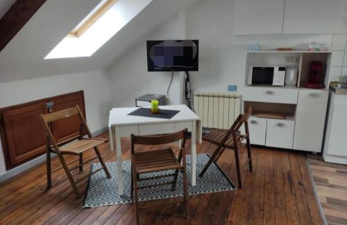 Saint-Quentin Apartment | Budget-Friendly Le Faubourg: Pet & Child Friendly Retreat