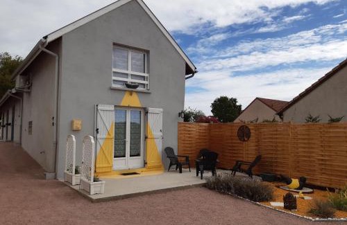 Viry Apartment | Cozy Stay at Le Fer A Cheval - Pet & Child Friendly