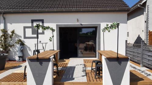 Viry Apartment | Cozy Stay at Le Fer A Cheval - Pet & Child Friendly