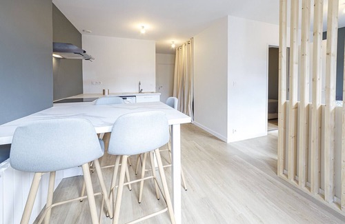 Laval Apartment | Le Ficus - Appartement refait à neuf, Laval centre