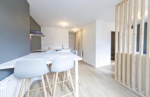 Laval Apartment | Discover Le Ficus: Top-Rated Family-Friendly Retreat