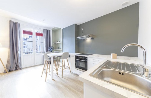 Laval Apartment | Discover Le Ficus: Top-Rated Family-Friendly Retreat