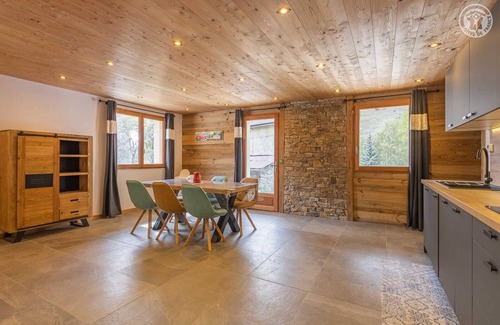Bessans House | Cozy LE Flocon RDC - Bessans: Pet Friendly with Breakfast