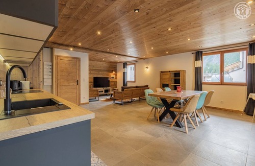 Bessans House | Cozy LE Flocon RDC - Bessans: Pet Friendly with Breakfast