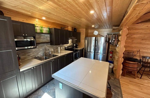 Saint-Luc-de-Bellechasse Ski Chalet | Le Forestier Private SPA/Billiard table/Foyer *6 rooms