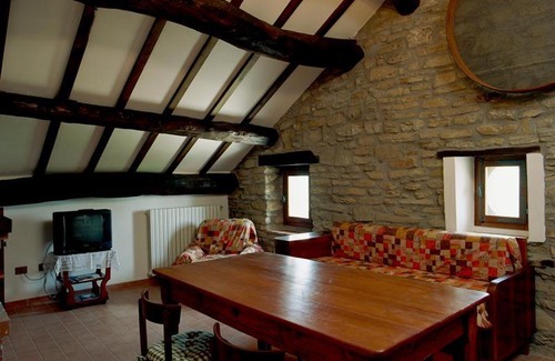 Castel del Rio Apartment | Experience Le Fontanelle: Family & Pet-Friendly Retreat