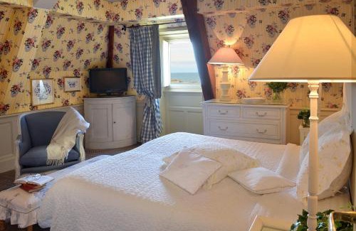 Le Croisic Hotel | Unwind at Le Fort de l'Océan - Guest Rated 10/10
