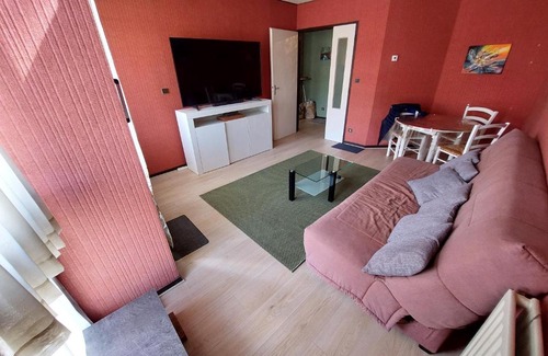 Dufau-Tourasse Apartment | Family-Friendly T2 Apartment with Convenient Parking