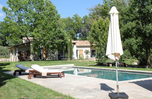 Caseneuve House | Experience Oceanfront Bliss at Le Fournil en Provence
