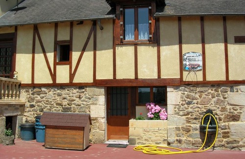 Terrasson-la-Villedieu Bed & Breakfast | Discover Le Fournil: Poolside Retreat with 8/10 Rating