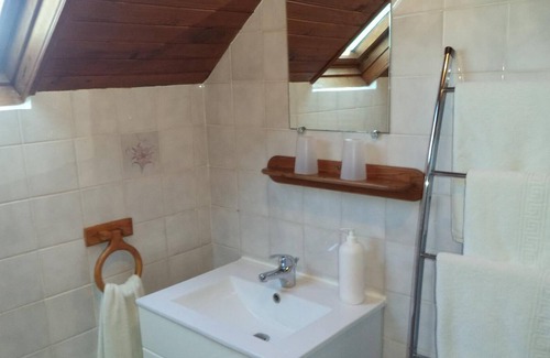 Saint-Etienne-sous-Bailleul House | Les Voûtes-House-Cottage-Ensuite with Bath-Garden view