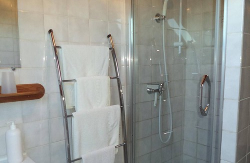 Saint-Etienne-sous-Bailleul House | Les Voûtes-House-Cottage-Ensuite with Bath-Garden view