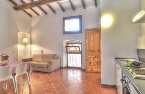 Cavaion Veronese House | Cozy Le Fraghe Corvina Apartment with Breakfast & Family Perks