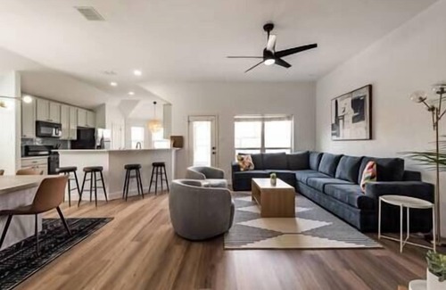 Little Elm House | Cozy LE/Frisco 3B-2Ba with Fire Pit and Breakfast