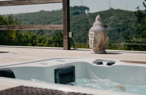 Hamoir Ski Chalet | Enjoy Relaxation at Le Fruit du Chêne with Hot Tub Access