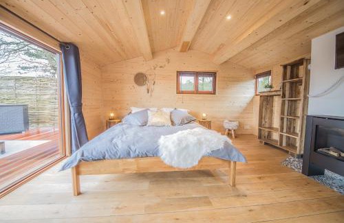 Hamoir Ski Chalet | Enjoy Relaxation at Le Fruit du Chêne with Hot Tub Access