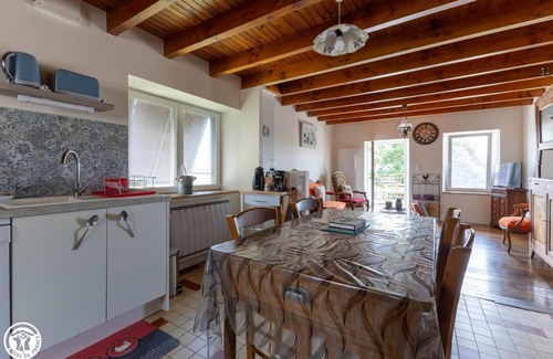 La Chapelle Sur Usson House | Cozy Le Gîte à la Campagne with Family-Friendly Amenities