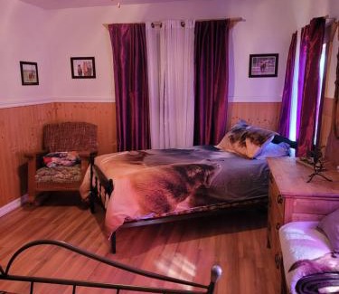 Saint-David-de-Falardeau Bed & Breakfast | Ocean View Stay at Le Gîte Du Gardien Blanc - Family Friendly