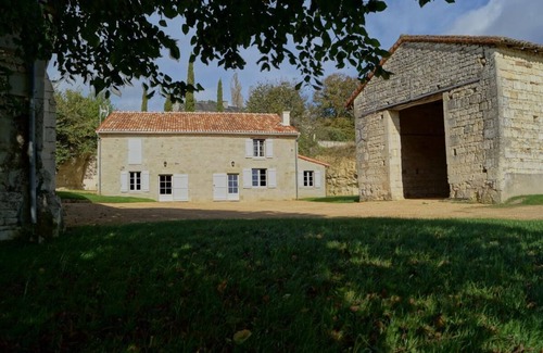 Jaunay-Marigny House | Discover Le Gîte D'edouard - Family & Pet Friendly Retreat