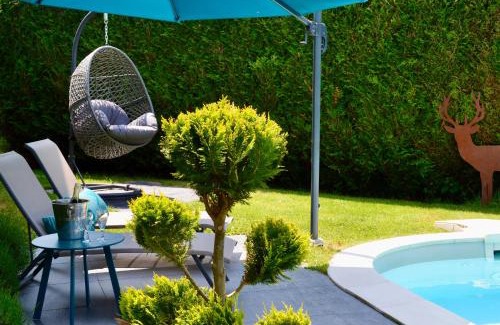Sturzelbronn House | Relax at Le Gîte de l'Ecureuil with Oceanfront Pool Access