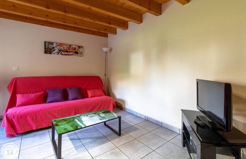Isserteaux House | Cozy Retreat at Le Gîte de L'epanlerie for Families