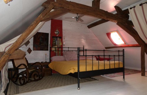 Saint-Julien-de-Civry House | Pet-Friendly Getaway at Le Gîte de la colline