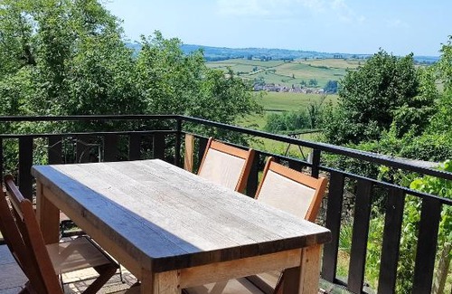 Saint-Julien-de-Civry House | Pet-Friendly Getaway at Le Gîte de la colline