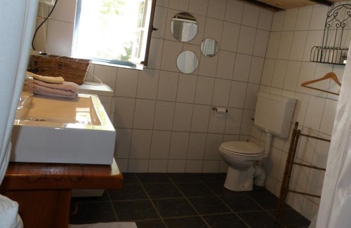 Saint-Julien-de-Civry House | Pet-Friendly Getaway at Le Gîte de la colline