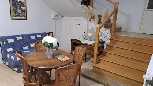 Beaumont-de-Lomagne House | Discover Family-Friendly Comfort at Le Gîte de la Halle