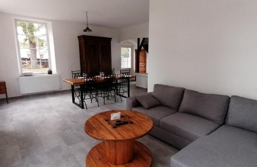 Esclavolles-Lurey House | Family-Friendly Retreat at Le gîte de la Gare de Lurey