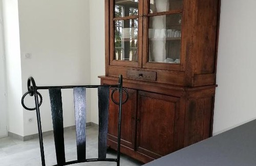 Esclavolles-Lurey House | Family-Friendly Retreat at Le gîte de la Gare de Lurey