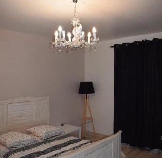 Etauliers House | Experience Comfort at Le Gîte de la Palmeraie - Rated 9/10