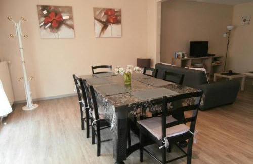 Saint-Pierre-en-Val Villa | Cozy Le Gîte de la Poterie: Family & Pet-Friendly Retreat